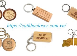 Làm móc khóa gỗ khắc tên theo yêu cầu